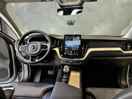 VOLVO-XC60-2.0 T8 PHEV ULTRA DARK AWD GEARTRONIC VOLVO-XC60-2025