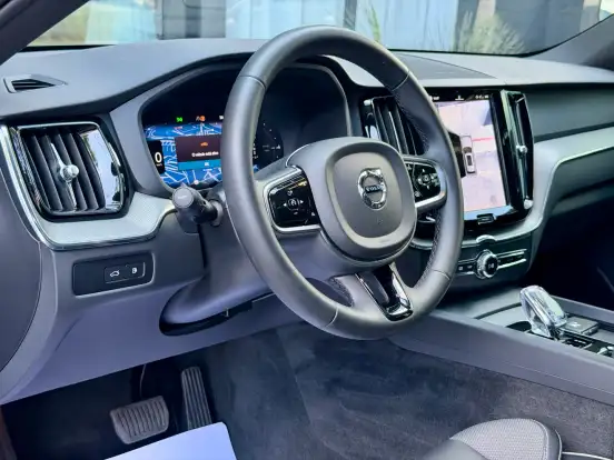 VOLVO-XC60-2023