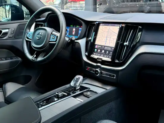 VOLVO-XC60-2023