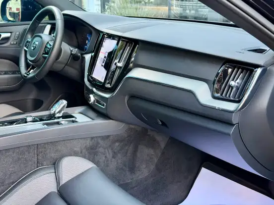VOLVO-XC60-2023