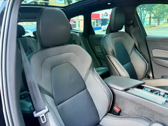 VOLVO-XC60-2023