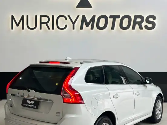 VOLVO-XC60-2.4 D5 MOMENTUM DIESEL AWD 4P AUTOMÁTICO VOLVO-XC60-2016