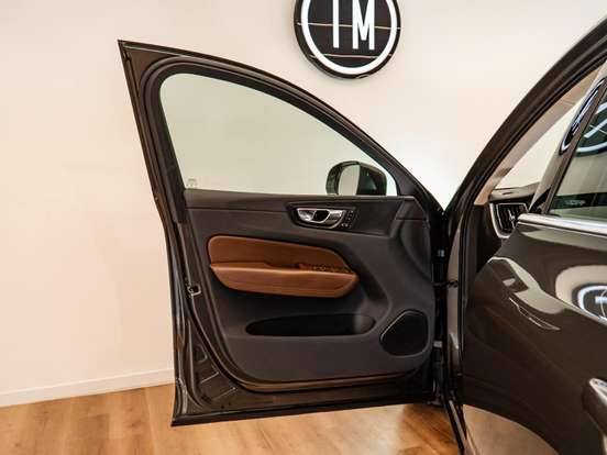 VOLVO-XC60-2.0 D5 DIESEL MOMENTUM AWD GEARTRONIC VOLVO-XC60-2019