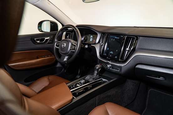 VOLVO-XC60-2019