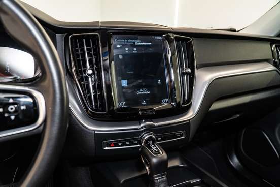 VOLVO-XC60-2019