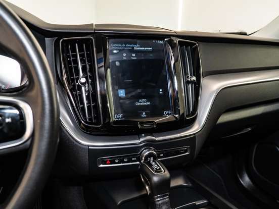VOLVO-XC60-2.0 D5 DIESEL MOMENTUM AWD GEARTRONIC VOLVO-XC60-2019