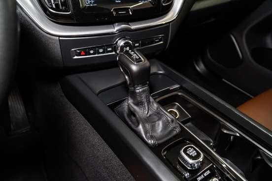 VOLVO-XC60-2019