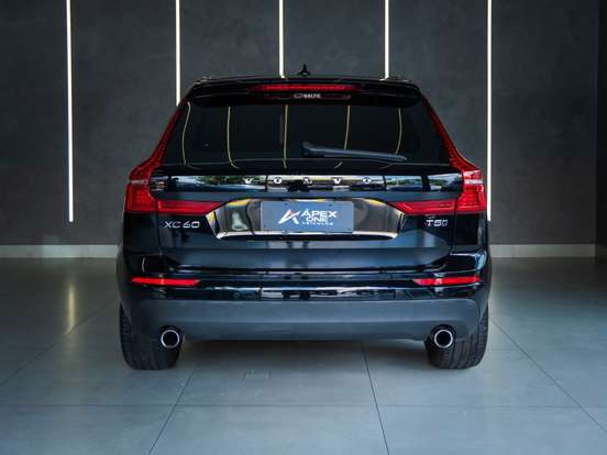 VOLVO-XC60-2.0 T5 GASOLINA MOMENTUM AWD GEARTRONIC VOLVO-XC60-2019