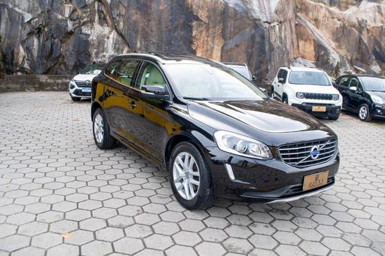 VOLVO XC60 2.0 T5 MOMENTUM GASOLINA 4P AUTOMÁTICO