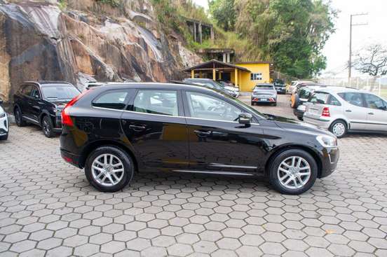 VOLVO-XC60-2016
