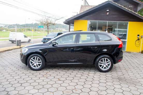 VOLVO-XC60-2016