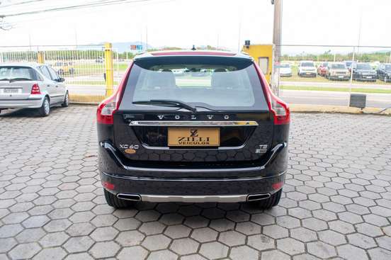 VOLVO-XC60-2016