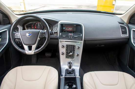 VOLVO-XC60-2016