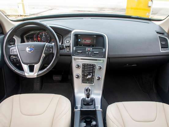 VOLVO-XC60-2.0 T5 MOMENTUM GASOLINA 4P AUTOMÁTICO VOLVO-XC60-2016
