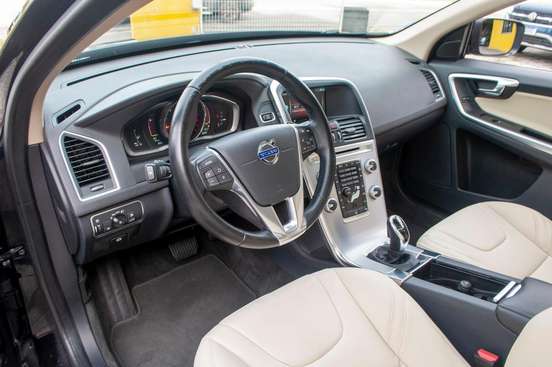 VOLVO-XC60-2016