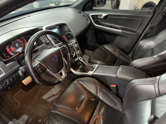 VOLVO-XC60-2015