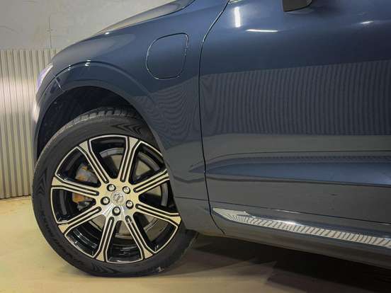 VOLVO-XC60-2020