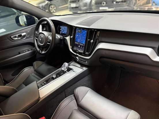 VOLVO-XC60-2023