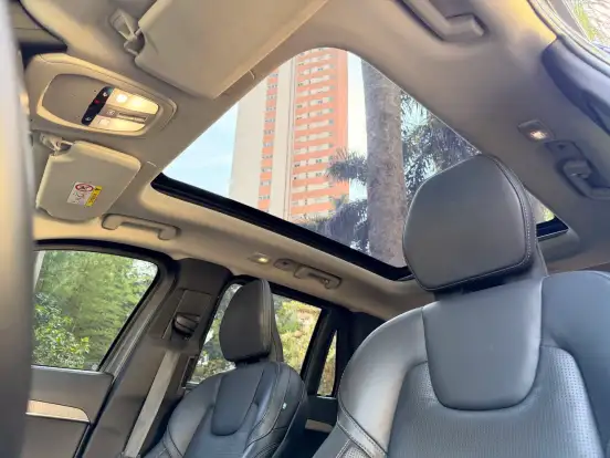 VOLVO-XC90-2023