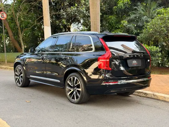 VOLVO-XC90-2023