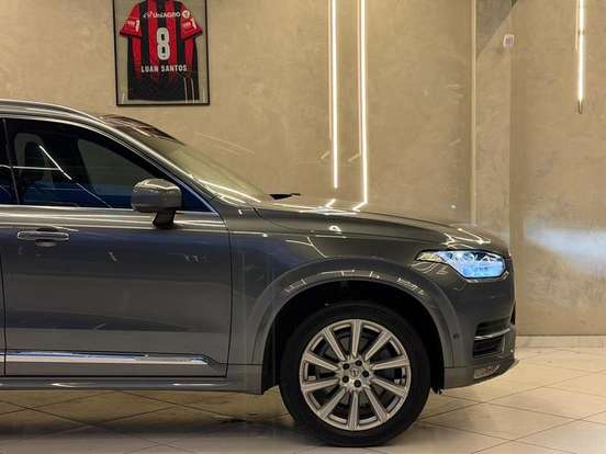 VOLVO-XC90-2018