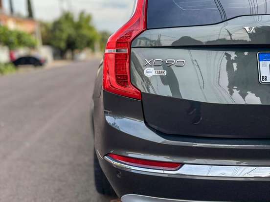 VOLVO-XC90-2020