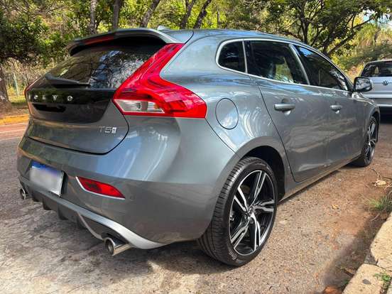 VOLVO-V40-2.0 T5 R-DESIGN GASOLINA 4P AUTOMÁTICO VOLVO-V40-2018