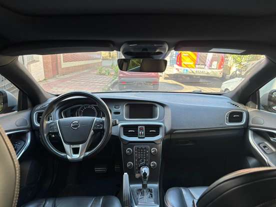 VOLVO-V40-2.0 T5 R-DESIGN GASOLINA 4P AUTOMÁTICO VOLVO-V40-2018