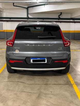 VOLVO-XC40-2018