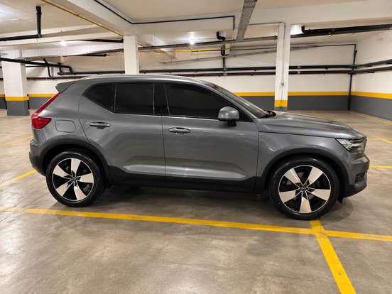 VOLVO-XC40-2018