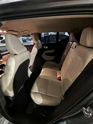 VOLVO-XC40-2018