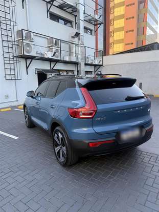 VOLVO-XC40-2022
