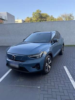 VOLVO-XC40-2022