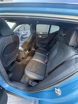 VOLVO-XC40-2022
