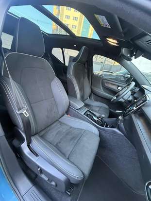 VOLVO-XC40-2022