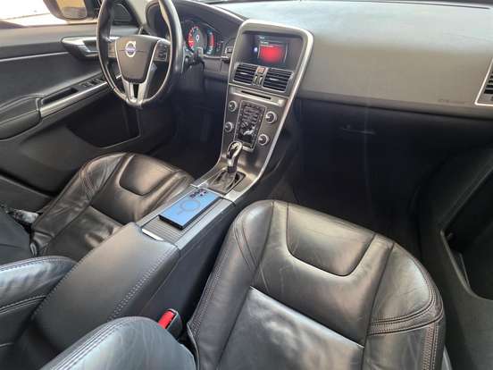 VOLVO-XC60-2015