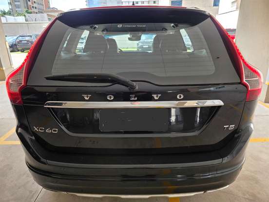 VOLVO-XC60-2015