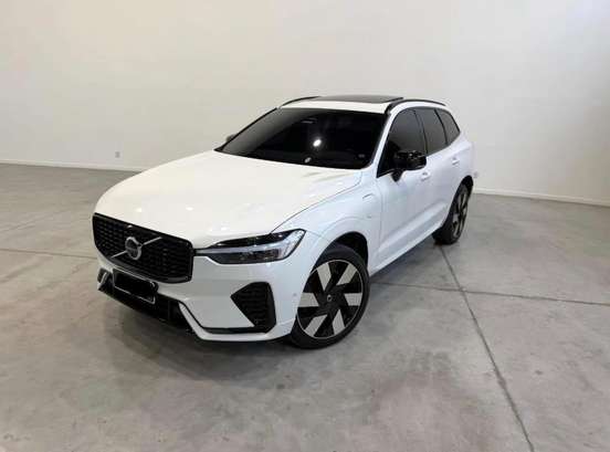 VOLVO-XC60-2023