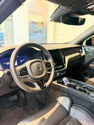 VOLVO-XC60-2024