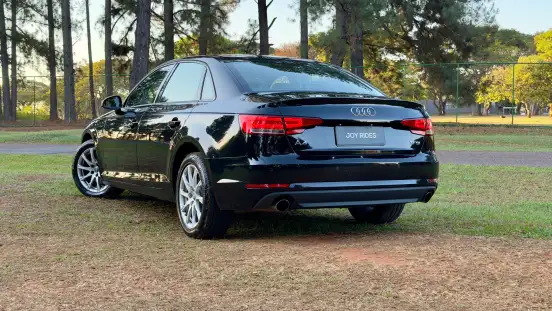 AUDI-A4-2017