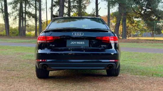 AUDI-A4-2017
