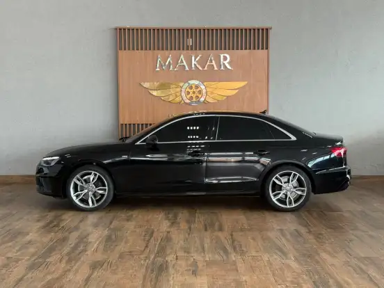 AUDI-A4-2020