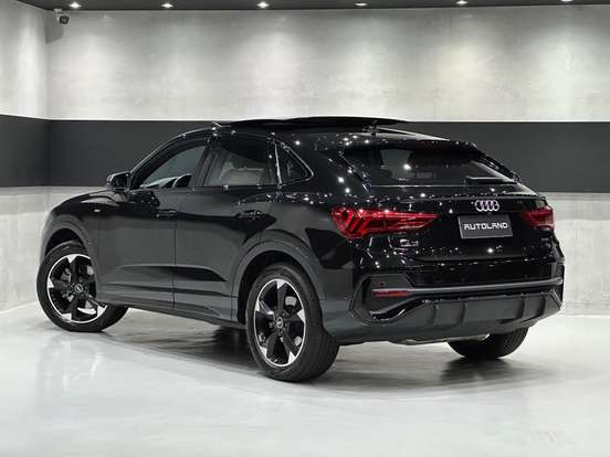 AUDI-Q3-2022
