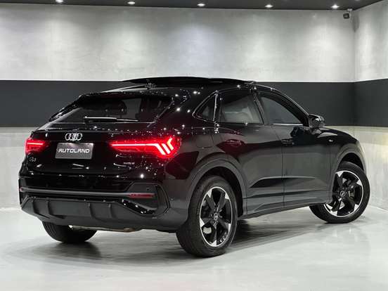 AUDI-Q3-2022