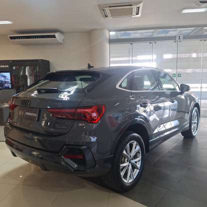 AUDI-Q3-2022