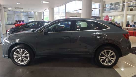 AUDI-Q3-2022
