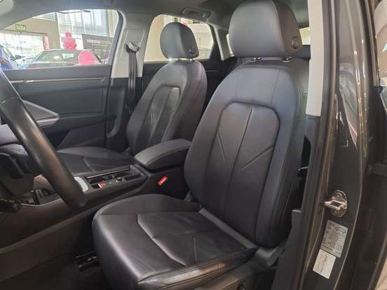 AUDI-Q3-2022