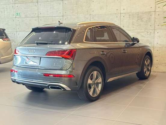 AUDI-Q5-2022