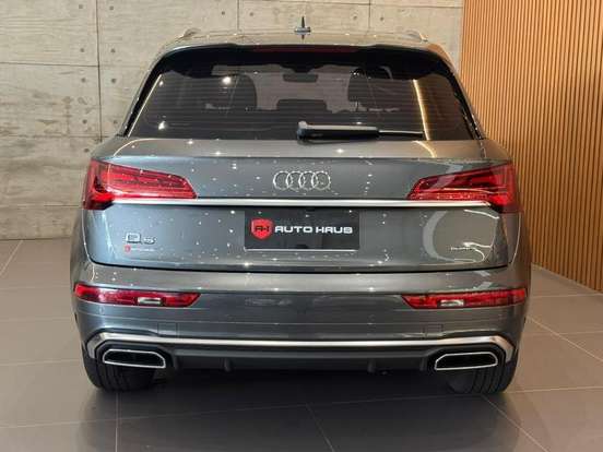 AUDI-Q5-2022
