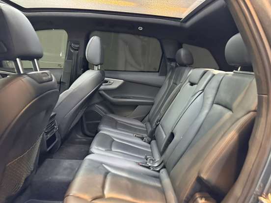 AUDI-Q7-2023
